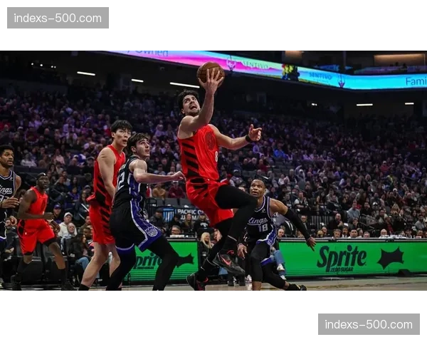 开拓者团队篮球典范，七人得分上双击溃篮网