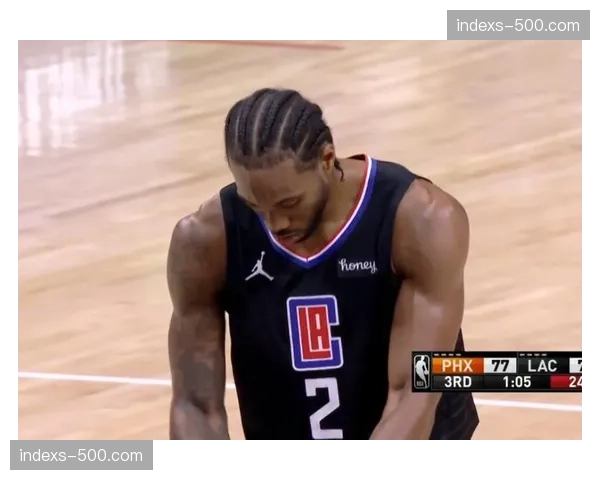 斯特鲁斯扑倒穆雷被判一级恶犯，裁判回放审核认定不必要接触