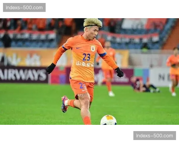 泰山谢文能边翼卫战术角色 年轻国脚攻防转换中展现价值 泰山谢文能边翼卫战术角色 年轻国脚攻防转换中展现价值